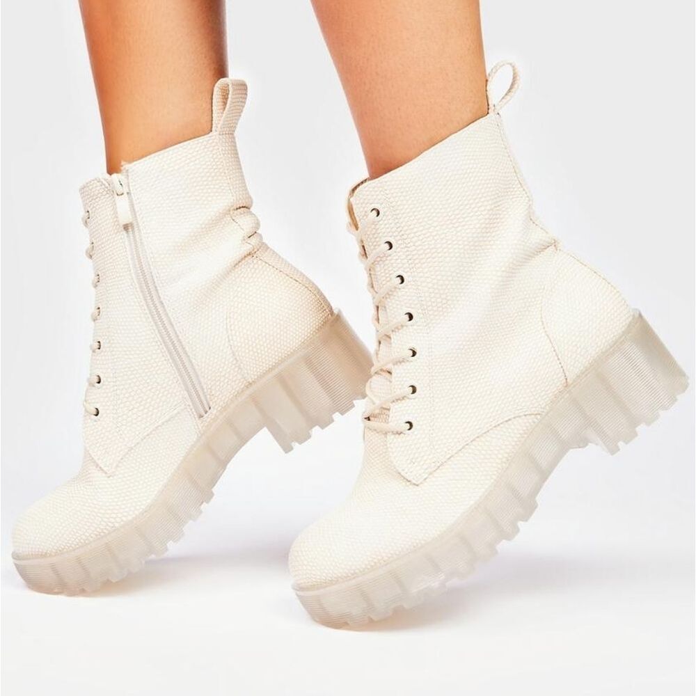 (30-4573)  Women's Combat Boots Sz 7